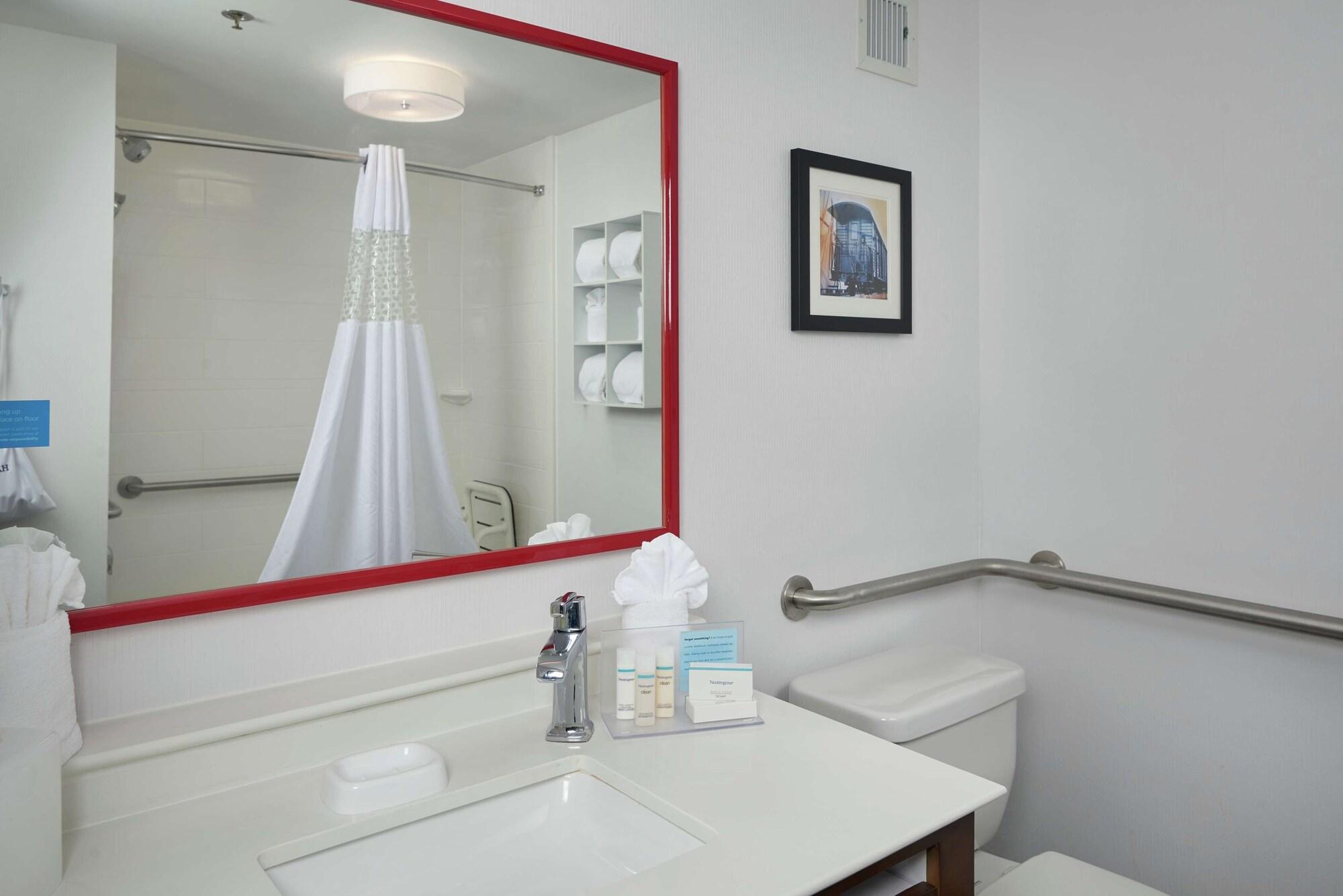 Hampton Inn Хановер Экстерьер фото